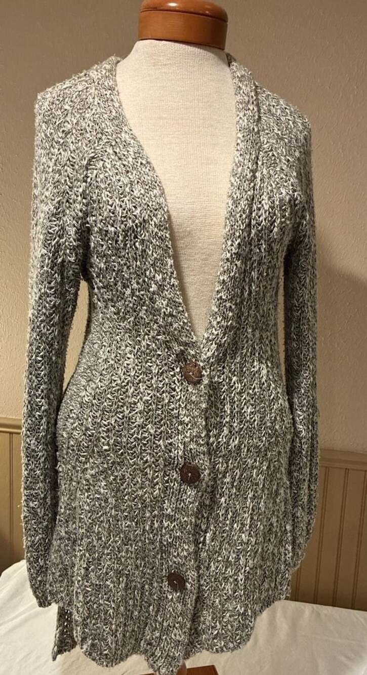 Angel of the North Cardigan Size M Gray Knit V-Neck Button Down